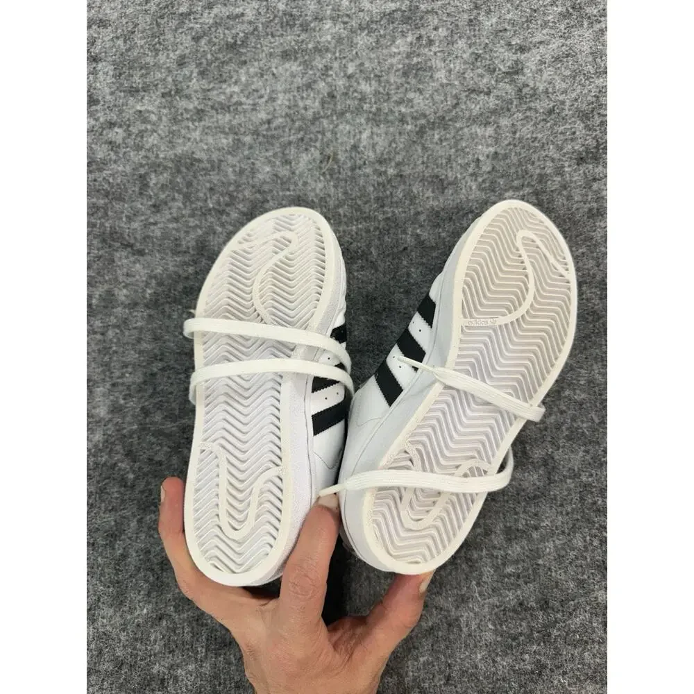Adidas Superstar Shoes Big Kids Youth Size 4 White Black Low Top Sneakers N187